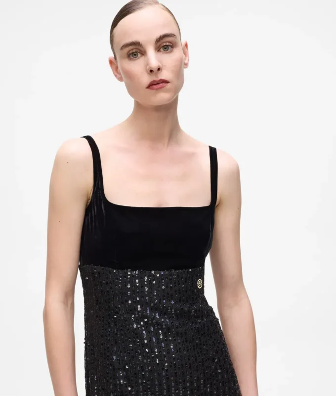 Abito con frange e paillettes Abito con frange e paillettes