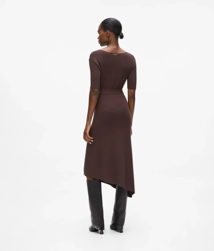 Abito in maglia con cintura Abito in maglia con cintura
