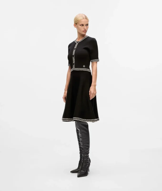 Abito in maglia con dettagli bouclé Abito in maglia con dettagli bouclé