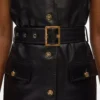Abito in pelle con dettagli bottoni Abito in pelle con dettagli bottoni