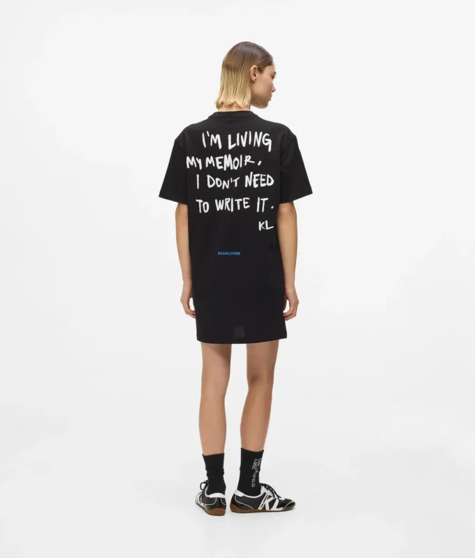 Abito T-shirt con citazione di Karl Abito T-shirt con citazione di Karl