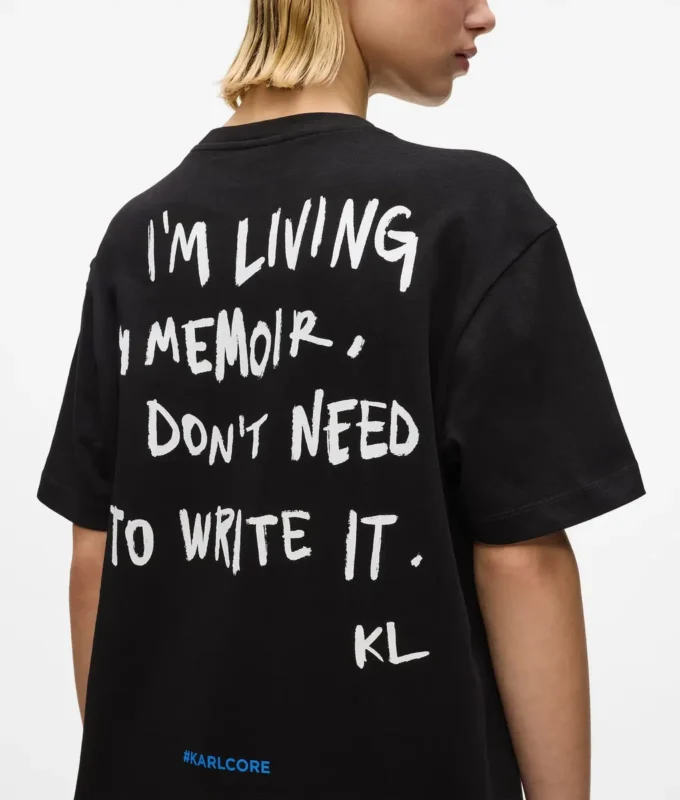 Abito T-shirt con citazione di Karl Abito T-shirt con citazione di Karl