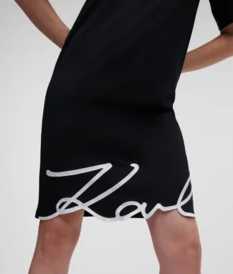 ABITO T-SHIRT CON ORLO SIGNATURE