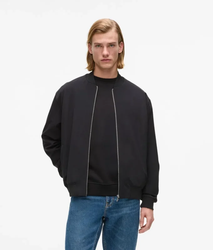 Bomber con zip frontale Bomber con zip frontale