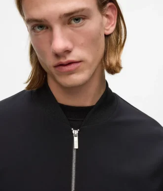 Bomber con zip frontale