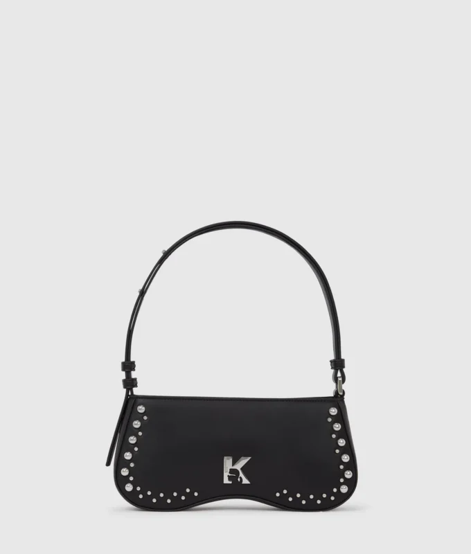 Borsa a tracolla con borchie e occhiali da sole Borsa a tracolla con borchie e occhiali da sole