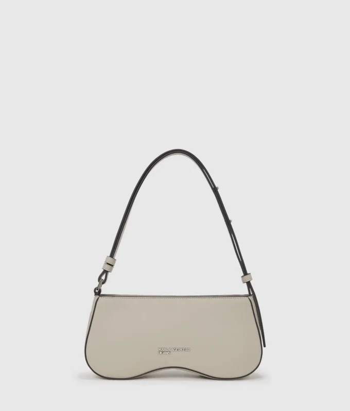 Borsa a tracolla con borchie e occhiali da sole Borsa a tracolla con borchie e occhiali da sole