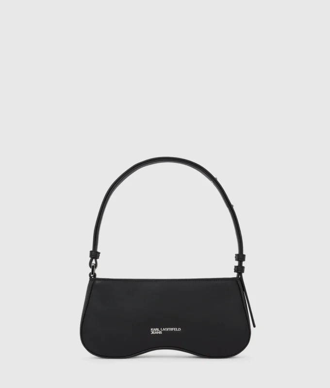 Borsa a tracolla con borchie e occhiali da sole Borsa a tracolla con borchie e occhiali da sole