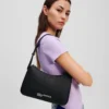 BORSA A TRACOLLA CON LOGO IN METALLO