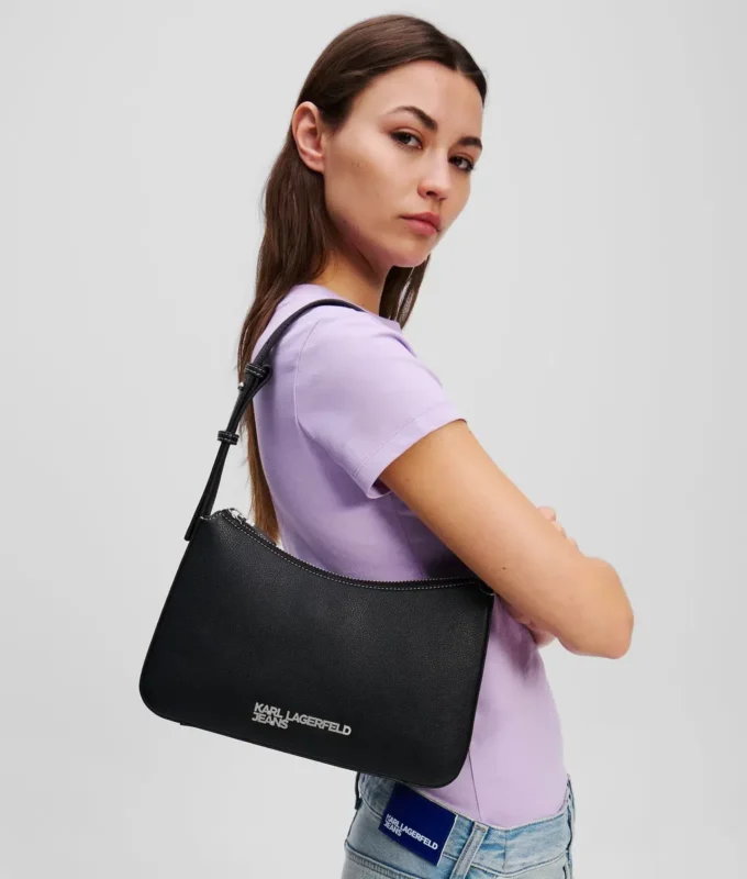 BORSA A TRACOLLA CON LOGO IN METALLO