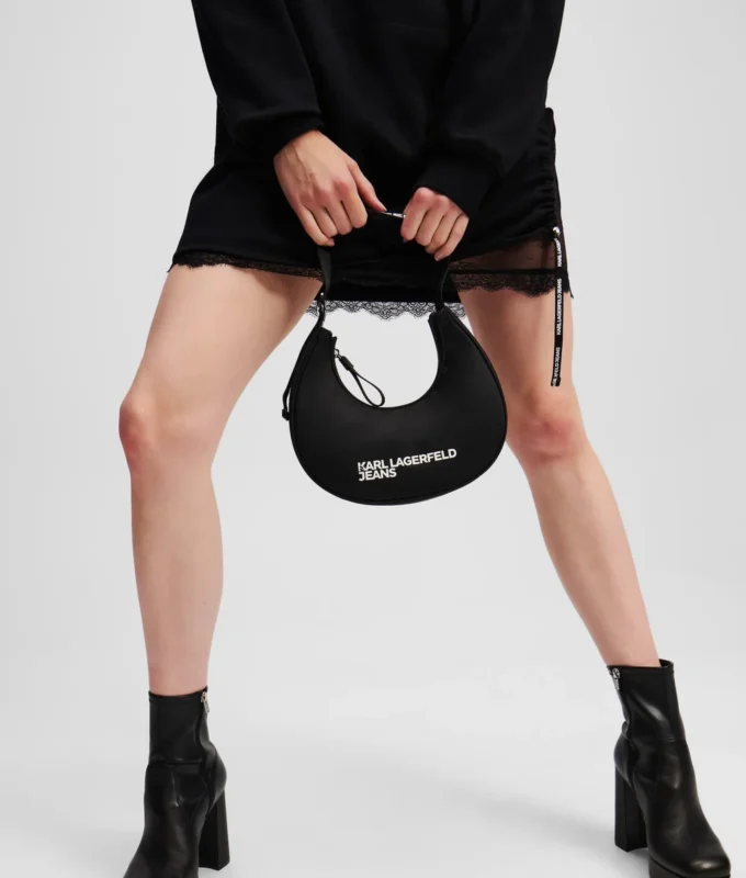 Borsa a tracolla in nylon con logo a forma di luna Borsa a tracolla in nylon con logo a forma di luna