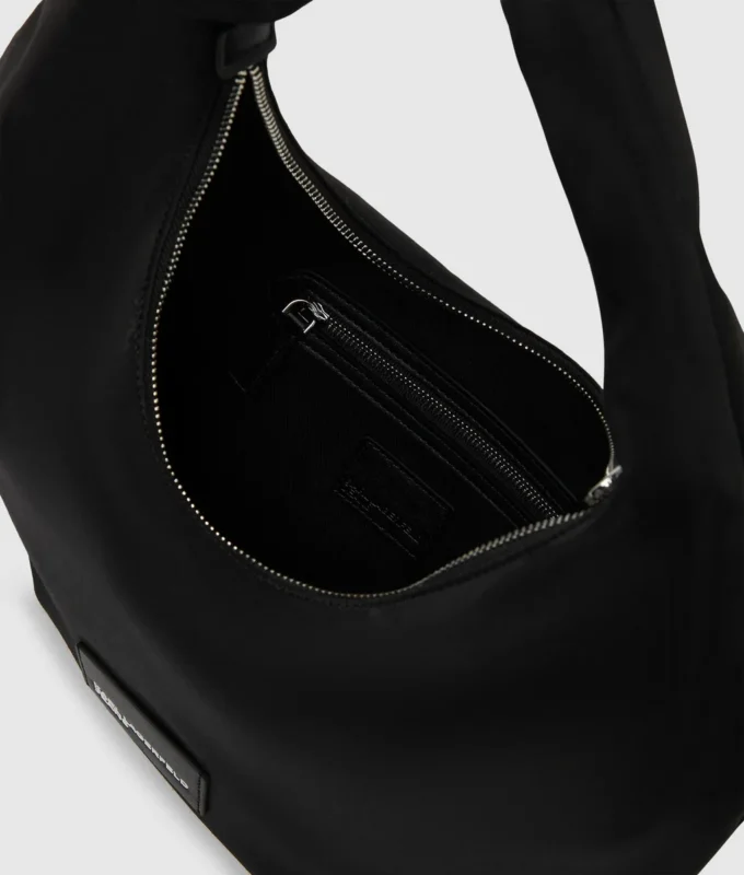 Borsa a tracolla in nylon lucido Borsa a tracolla in nylon lucido