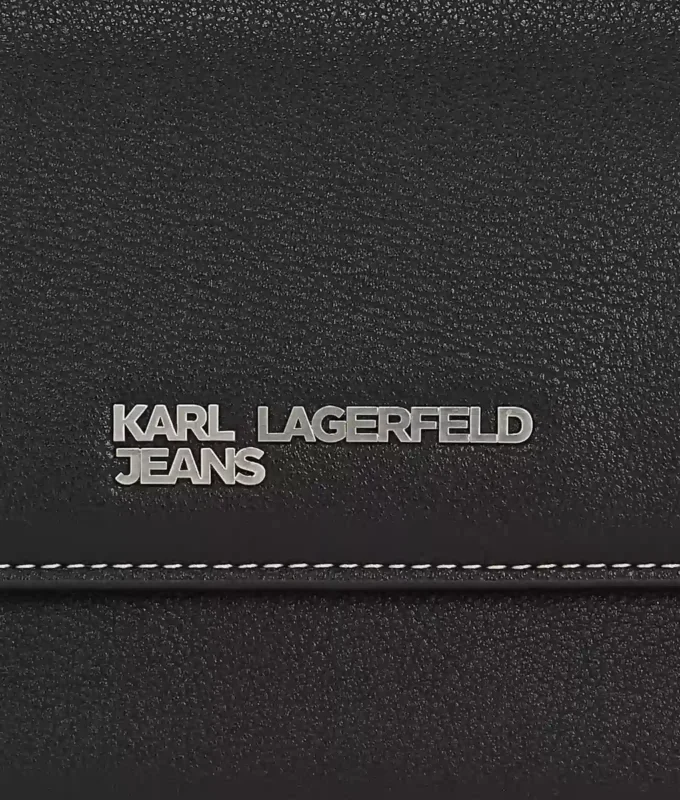 Borsa con manico superiore e logo in metallo Borsa con manico superiore e logo in metallo