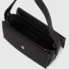 Borsa con manico superiore e logo in metallo Borsa con manico superiore e logo in metallo