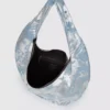 Borsa hobo grande in denim lucido Borsa hobo grande in denim lucido