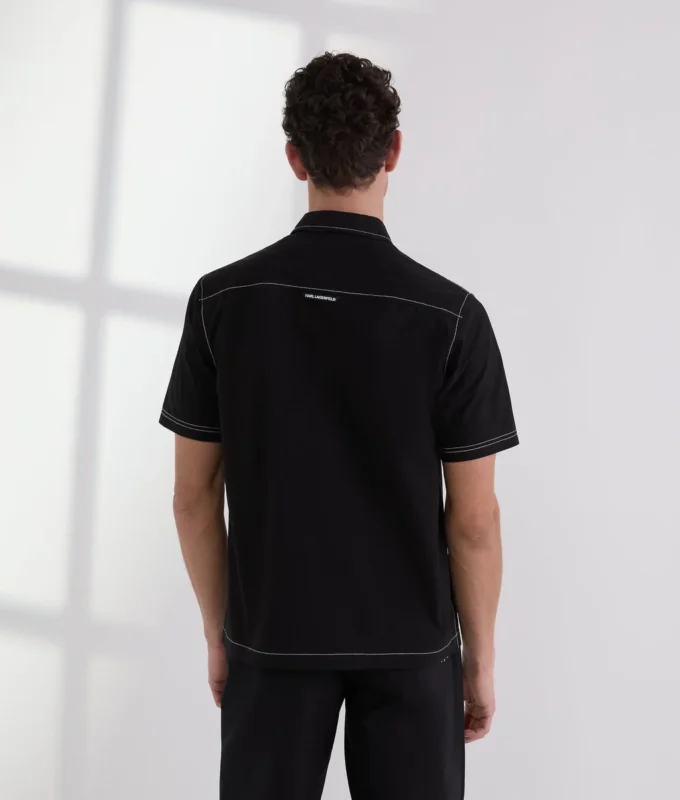 CAMICIA A MANICHE CORTE CON CUCITURE A CONTRASTO CAMICIA A MANICHE CORTE CON CUCITURE A CONTRASTO