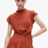 CAMICIA A MANICHE CORTE CON NODO CAMICIA A MANICHE CORTE CON NODO