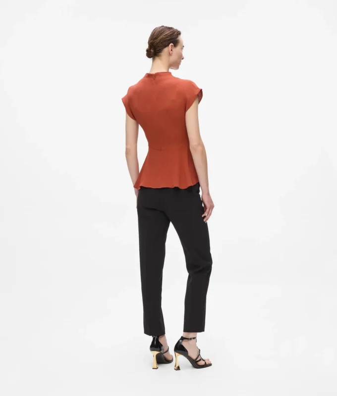 CAMICIA A MANICHE CORTE CON NODO CAMICIA A MANICHE CORTE CON NODO