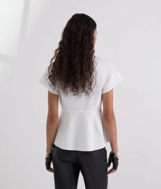 CAMICIA A MANICHE CORTE CON VOLANT CAMICIA A MANICHE CORTE CON VOLANT