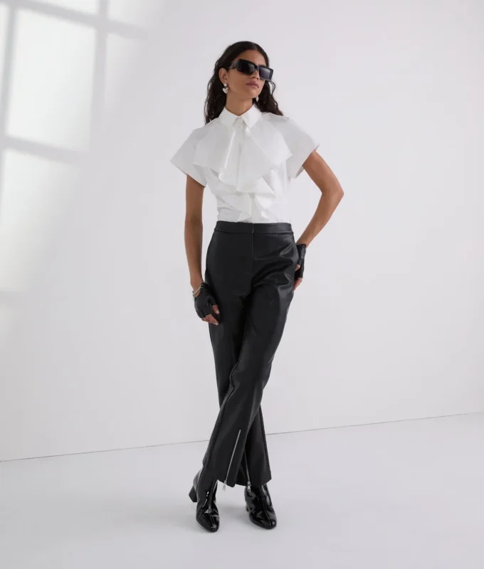 CAMICIA A MANICHE CORTE CON VOLANT CAMICIA A MANICHE CORTE CON VOLANT