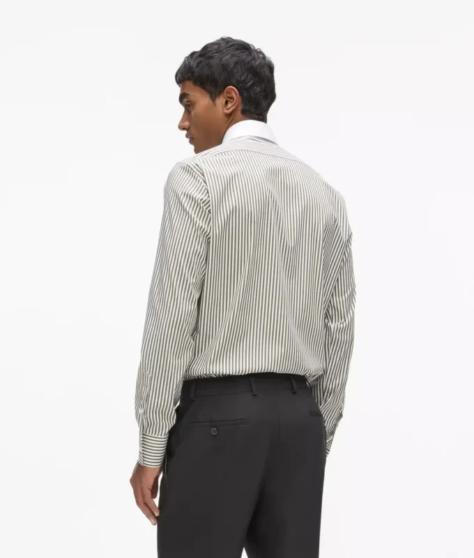 Camicia a righe con colletto a contrasto Camicia a righe con colletto a contrasto