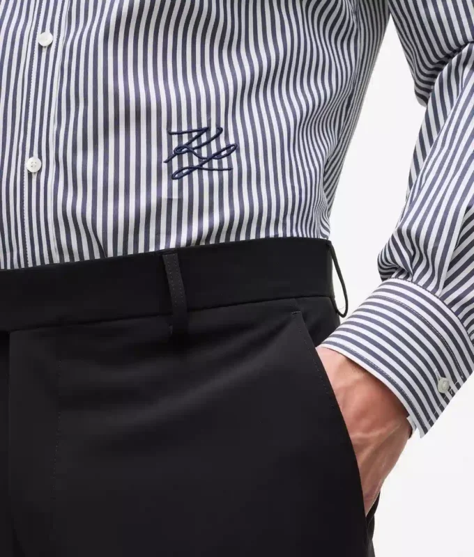 Camicia a righe con colletto a contrasto Camicia a righe con colletto a contrasto