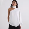 CAMICIA CON DETTAGLIO FIOCCHETTO E MANICA UNICA CAMICIA CON DETTAGLIO FIOCCHETTO E MANICA UNICA