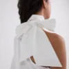 CAMICIA CON DETTAGLIO FIOCCHETTO E MANICA UNICA CAMICIA CON DETTAGLIO FIOCCHETTO E MANICA UNICA
