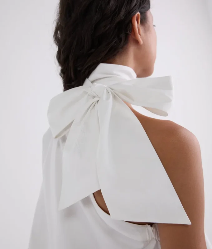CAMICIA CON DETTAGLIO FIOCCHETTO E MANICA UNICA CAMICIA CON DETTAGLIO FIOCCHETTO E MANICA UNICA