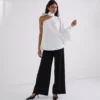 CAMICIA CON DETTAGLIO FIOCCHETTO E MANICA UNICA CAMICIA CON DETTAGLIO FIOCCHETTO E MANICA UNICA