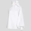 CAMICIA CON DETTAGLIO FIOCCHETTO E MANICA UNICA CAMICIA CON DETTAGLIO FIOCCHETTO E MANICA UNICA