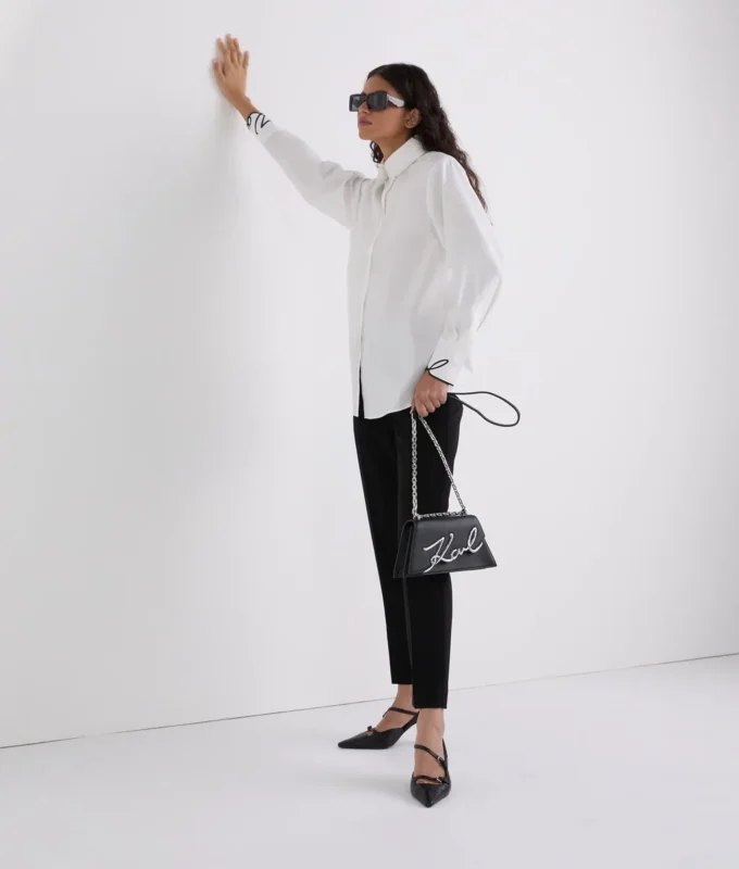 CAMICIA CON POLSINI CARATTERISTICI
