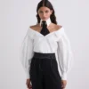 CAMICIA CON SPALLE SCOPERTE CAMICIA CON SPALLE SCOPERTE