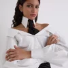 CAMICIA CON SPALLE SCOPERTE CAMICIA CON SPALLE SCOPERTE