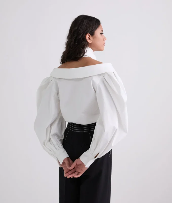 CAMICIA CON SPALLE SCOPERTE CAMICIA CON SPALLE SCOPERTE