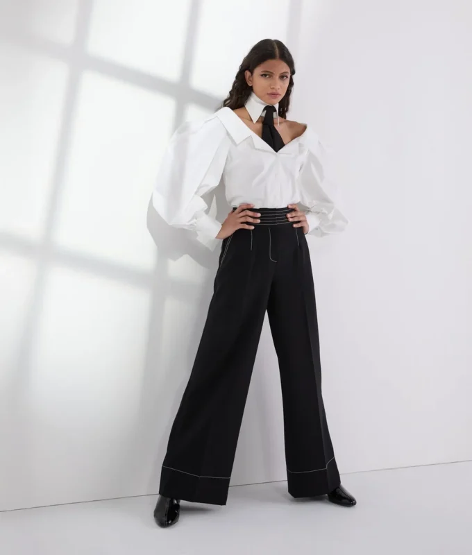 CAMICIA CON SPALLE SCOPERTE CAMICIA CON SPALLE SCOPERTE