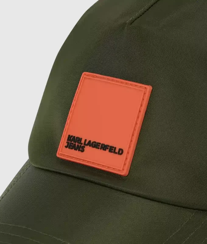 Cappellino con logo Cappellino con logo