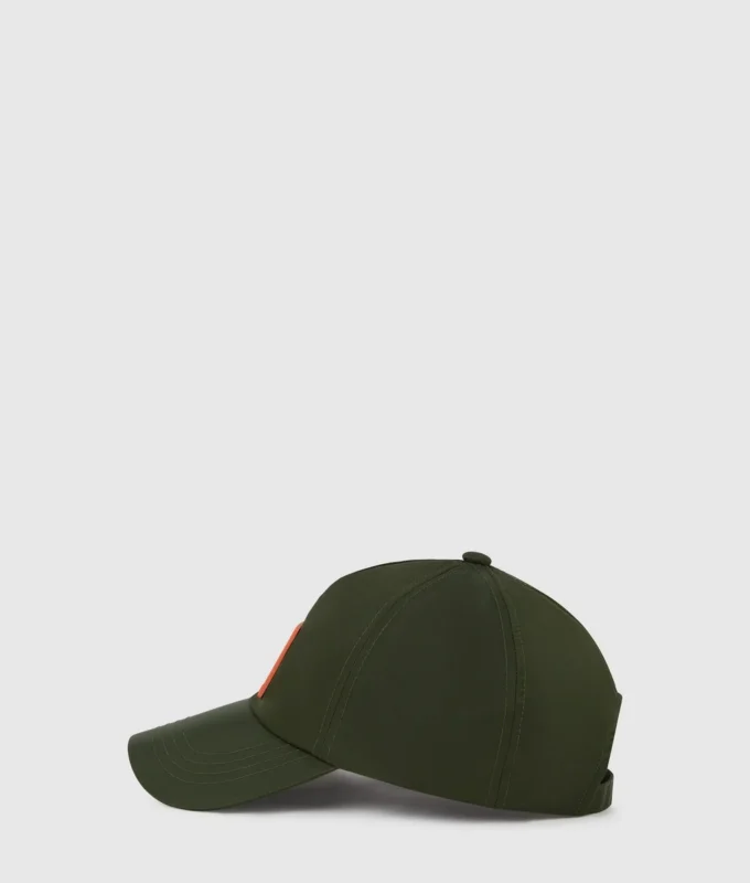 Cappellino con logo Cappellino con logo