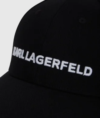 Cappellino con logo ricamato