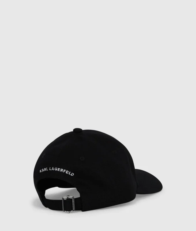 Cappellino con logo ricamato