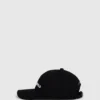 Cappellino con logo ricamato