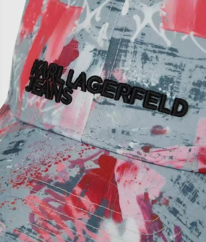 Cappellino con stampa graffiti all-over