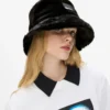 Cappello a secchiello in pelliccia sintetica