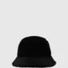 Cappello a secchiello in pelliccia sintetica