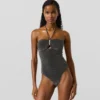 Costume da bagno metallizzato con scollo all’americana