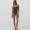 Costume da bagno metallizzato con scollo all’americana