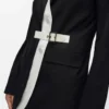 Giacca con revers a contrasto e cintura Giacca con revers a contrasto e cintura