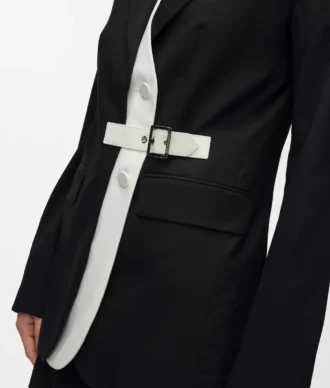Giacca con revers a contrasto e cintura