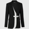 Giacca con revers a contrasto e cintura Giacca con revers a contrasto e cintura