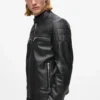Giacca in pelle con collo alto Giacca in pelle con collo alto